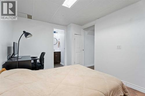 242 Elgin Place Se, Calgary, AB - Indoor Photo Showing Bedroom