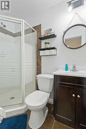 242 Elgin Place Se, Calgary, AB - Indoor Photo Showing Bathroom