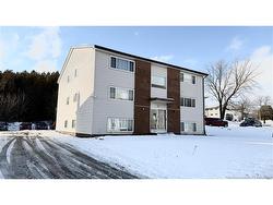 10 Lauder CRT  Saint John, NB E2K 1P3