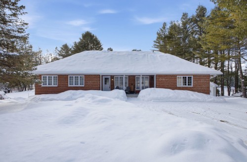 240 Ch. Ste-Élisabeth  Cantley, QC J8V 3G5