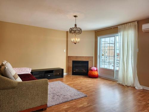 Living room - 304-2308 Rue Racine, Longueuil (Saint-Hubert), QC - Indoor Photo Showing Living Room With Fireplace