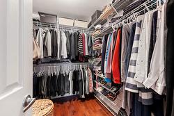 Walk-in closet - 