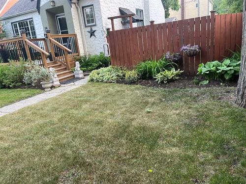 16 Linden Ave, Winnipeg, MB 