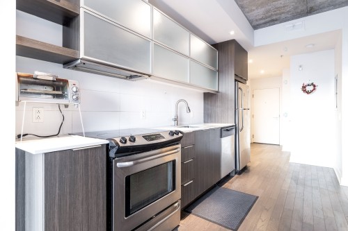 Cuisine - 601B-5077 Rue Paré, Montréal (Côte-Des-Neiges/Notre-Dame-De-Grâce), QC - Indoor Photo Showing Kitchen With Upgraded Kitchen