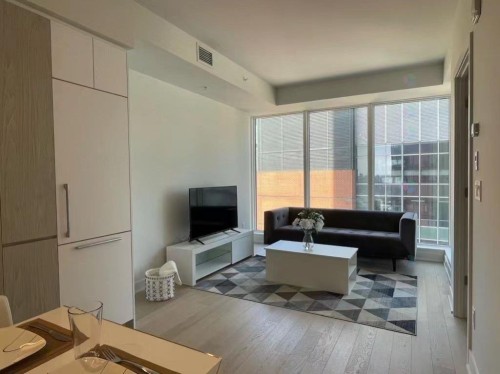 Salon - 1609-1288 Rue St-Antoine O., Montréal (Ville-Marie), QC - Indoor