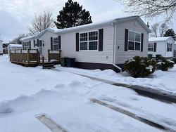 8 Leedward Crescent  Charlottetown, PE C1C 1M1