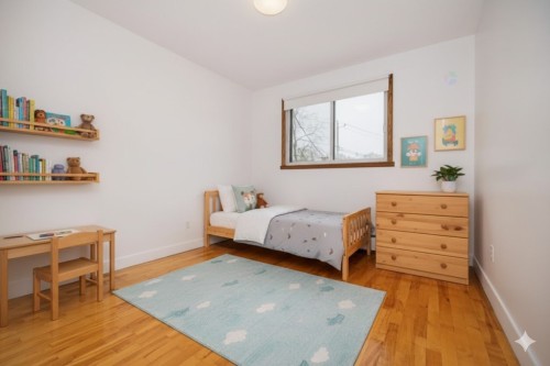Chambre à coucher - 8502 Rue Chauveau, Montréal (Saint-Léonard), QC - Indoor Photo Showing Bedroom