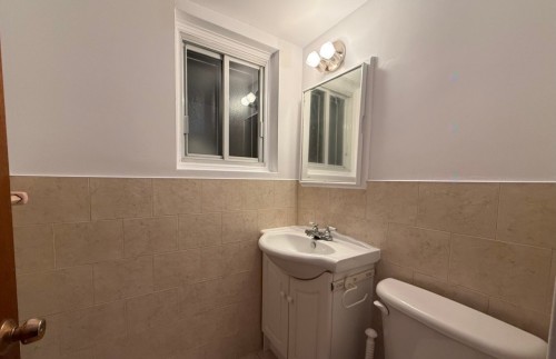 Salle d'eau - 8502 Rue Chauveau, Montréal (Saint-Léonard), QC - Indoor Photo Showing Bathroom