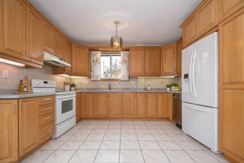 Cuisine - 8502 Rue Chauveau, Montréal (Saint-Léonard), QC - Indoor Photo Showing Kitchen