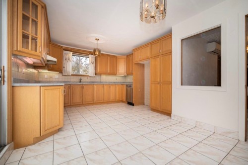 Cuisine - 8502 Rue Chauveau, Montréal (Saint-Léonard), QC - Indoor Photo Showing Kitchen