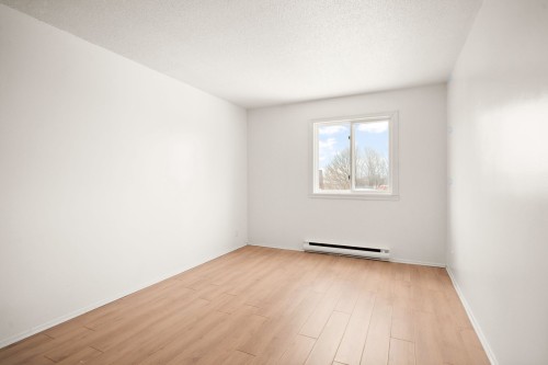 Chambre à coucher principale - 403C-11750 Boul. De Pierrefonds, Montréal (Pierrefonds-Roxboro), QC - Indoor Photo Showing Other Room