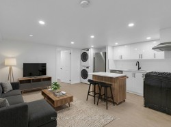 Lower-179 Beatrice Street  Toronto, ON M6G 3E9