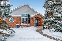 98 WATERTHRUSH CRESCENT  Ottawa, ON K2M 2V1