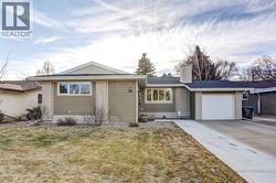 34 Honeysuckle Road N  Lethbridge, AB T1H 4J9
