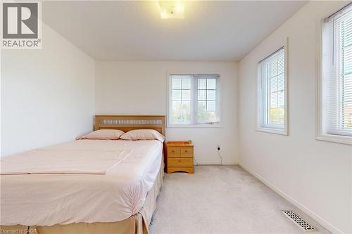 6509 Valiant Heights, Mississauga, ON - Indoor Photo Showing Bedroom