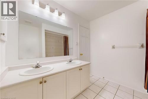 6509 Valiant Heights, Mississauga, ON - Indoor Photo Showing Bathroom