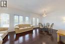 6509 Valiant Heights, Mississauga, ON  - Indoor Photo Showing Living Room 