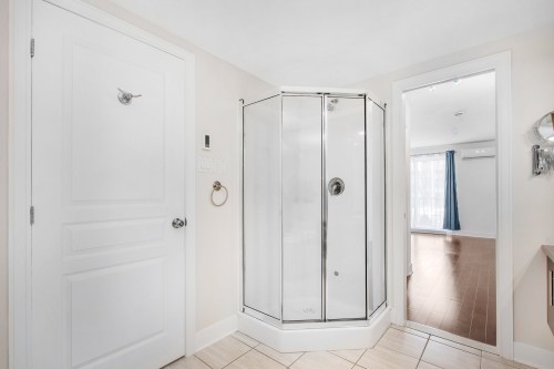 Salle de bains - 201-691 Mtée Des Pionniers, Terrebonne (Lachenaie), QC - Indoor