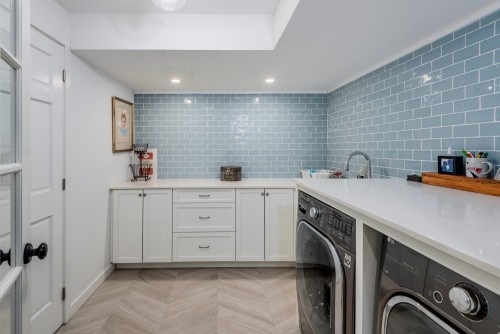 Salle de lavage - 41 Rue Lakeshore, Beaconsfield, QC - Indoor Photo Showing Laundry Room