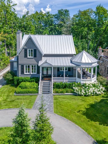 Front of Structure - 41 Rue Lakeshore, Beaconsfield, QC - Outdoor With Deck Patio Veranda With Facade