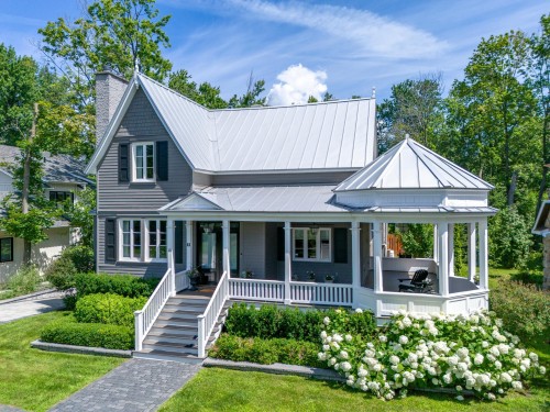 Front of Structure - 41 Rue Lakeshore, Beaconsfield, QC - Outdoor With Deck Patio Veranda With Facade