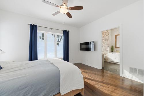 Chambre à coucher principale - 1377 Ch. Gémont, Saint-Adolphe-D'Howard, QC - Indoor Photo Showing Bedroom