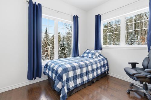 Chambre à coucher - 1377 Ch. Gémont, Saint-Adolphe-D'Howard, QC - Indoor Photo Showing Bedroom