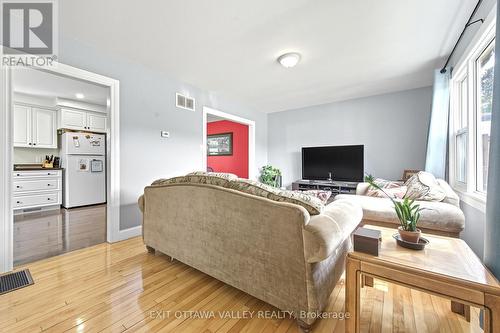 6 Faraday Crescent, Deep River, ON - Indoor