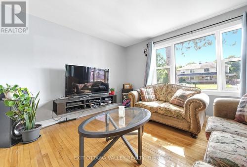 6 Faraday Crescent, Deep River, ON - Indoor Photo Showing Living Room