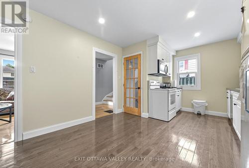 6 Faraday Crescent, Deep River, ON - Indoor