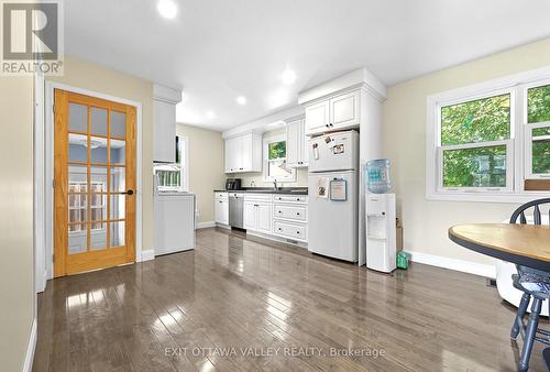 6 Faraday Crescent, Deep River, ON - Indoor Photo Showing Kitchen