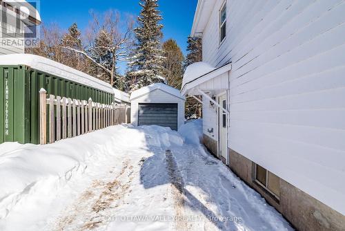 6 Faraday Crescent, Deep River, ON - Outdoor