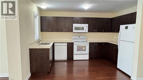 1357 Michael Circle, London, ON - Indoor Photo Showing Kitchen With Double Sink