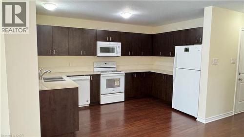 1357 Michael Circle, London, ON - Indoor Photo Showing Kitchen