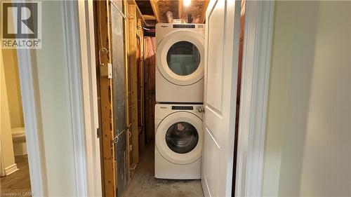 1357 Michael Circle, London, ON - Indoor Photo Showing Laundry Room