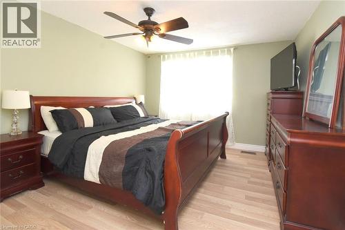 67 Elford Crescent, Hamilton, ON - Indoor Photo Showing Bedroom