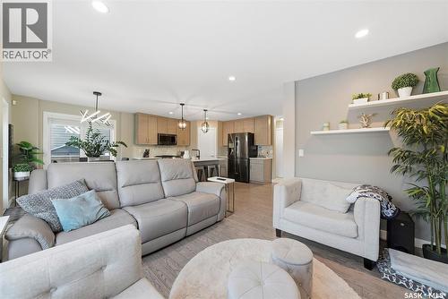 222 Newton Link, Saskatoon, SK - Indoor Photo Showing Living Room