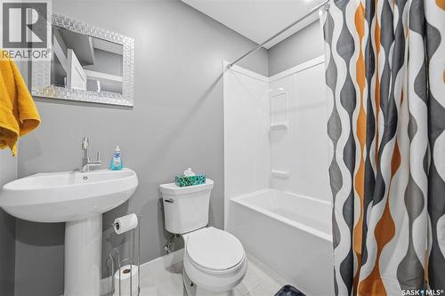 222 Newton Link, Saskatoon, SK - Indoor Photo Showing Bathroom
