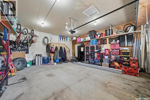 222 Newton Link, Saskatoon, SK - Indoor Photo Showing Garage