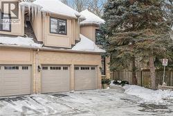 2303 HILL RIDGE Court Unit# 16  Oakville, ON L6M 3N3