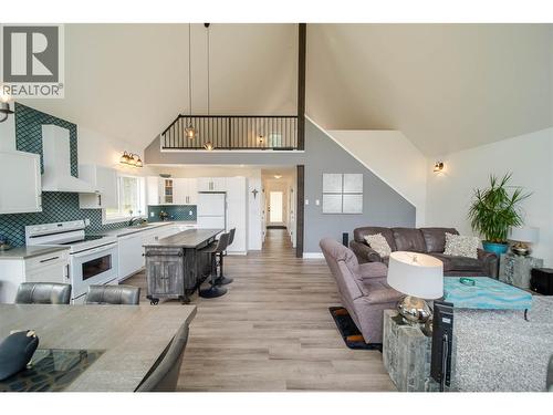 4165 93 Highway, Grasmere, BC - Indoor