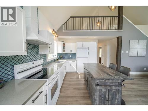 4165 93 Highway, Grasmere, BC - Indoor Photo Showing Kitchen