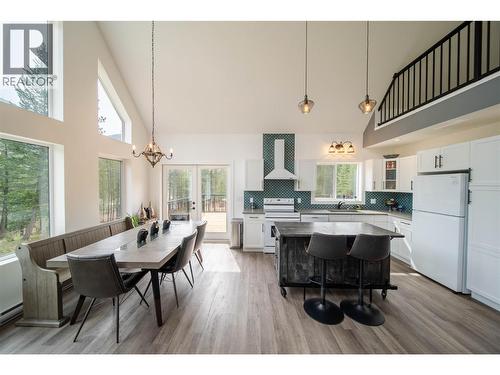 4165 93 Highway, Grasmere, BC - Indoor