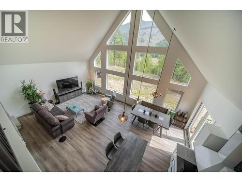 4165 93 Highway, Grasmere, BC - Indoor With Fireplace