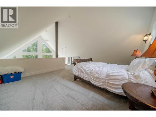 4165 93 Highway, Grasmere, BC - Indoor Photo Showing Bedroom