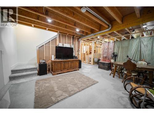 4165 93 Highway, Grasmere, BC - Indoor Photo Showing Basement