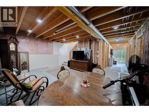 4165 93 Highway, Grasmere, BC - Indoor Photo Showing Basement