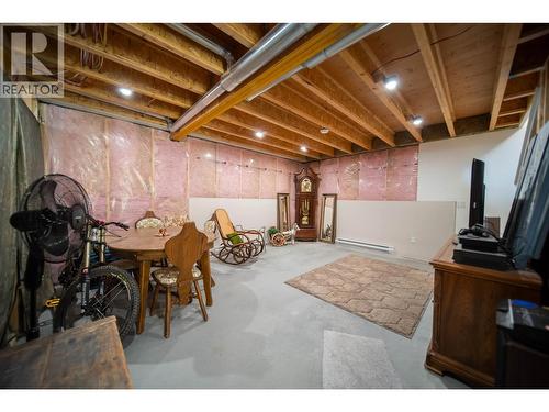 4165 93 Highway, Grasmere, BC - Indoor Photo Showing Basement