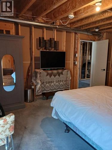 4165 93 Highway, Grasmere, BC - Indoor Photo Showing Basement