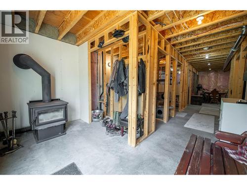 4165 93 Highway, Grasmere, BC - Indoor